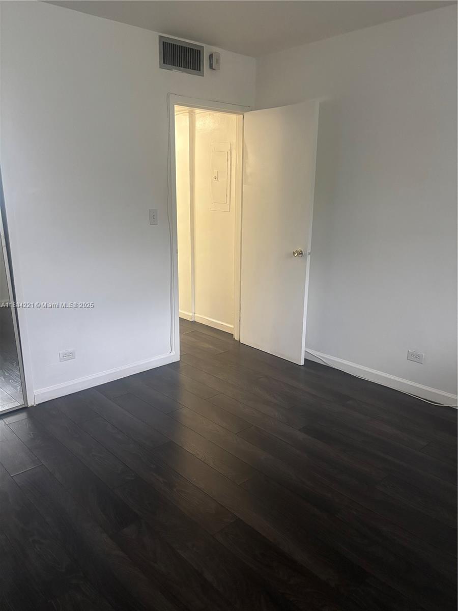 EASTERN SHORES WHITE HOUS - Residential