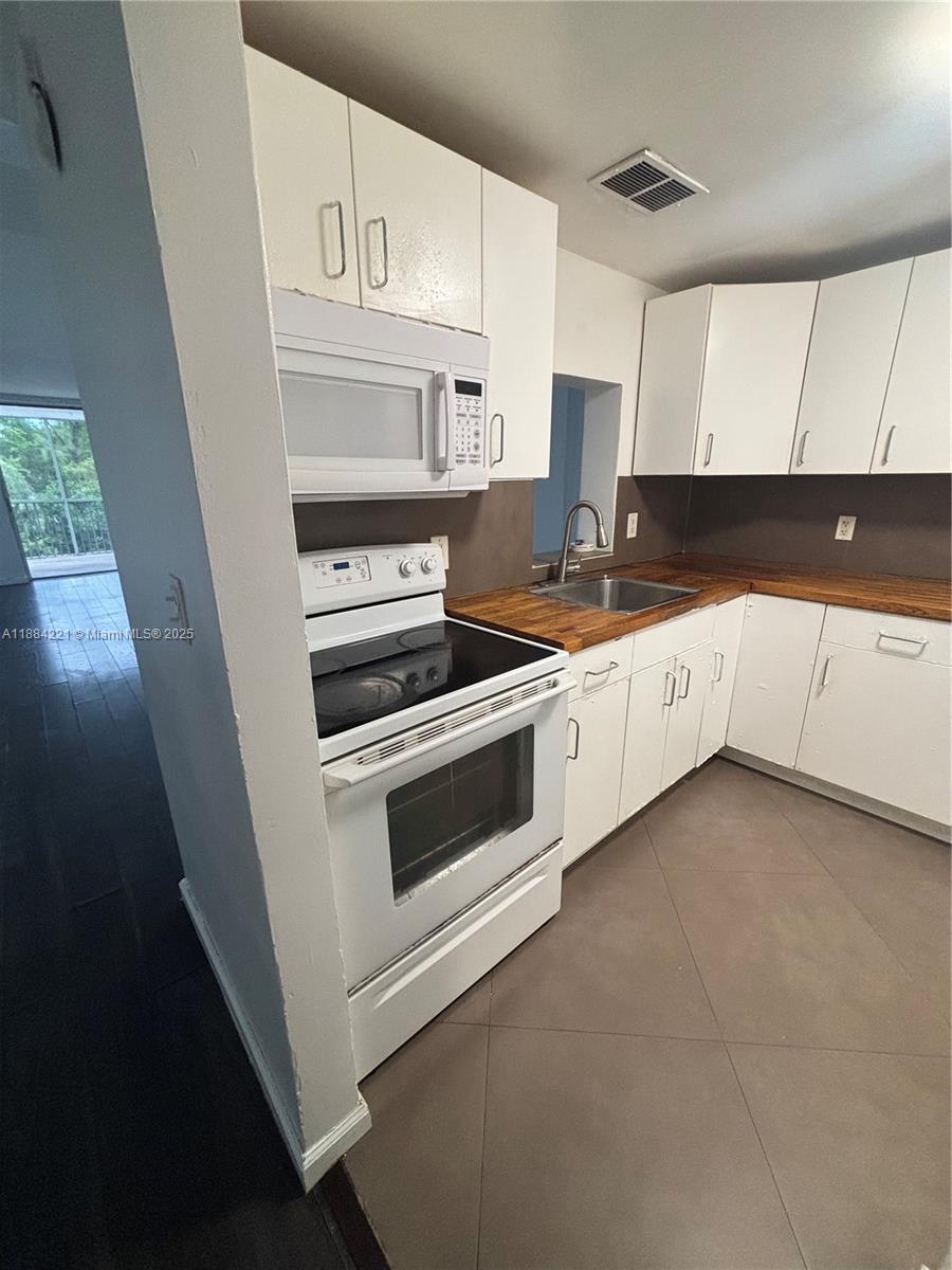 EASTERN SHORES WHITE HOUS - Residential