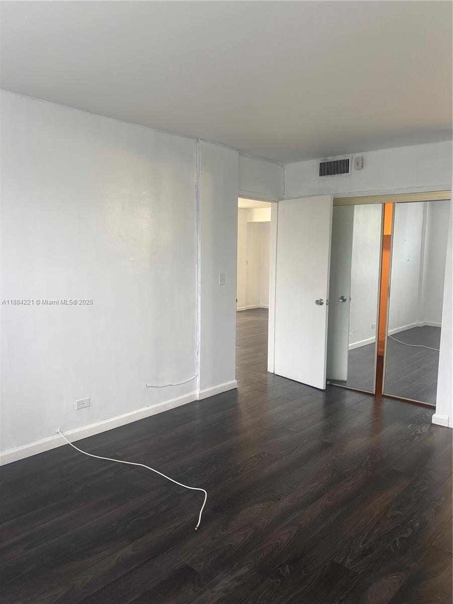 EASTERN SHORES WHITE HOUS - Residential