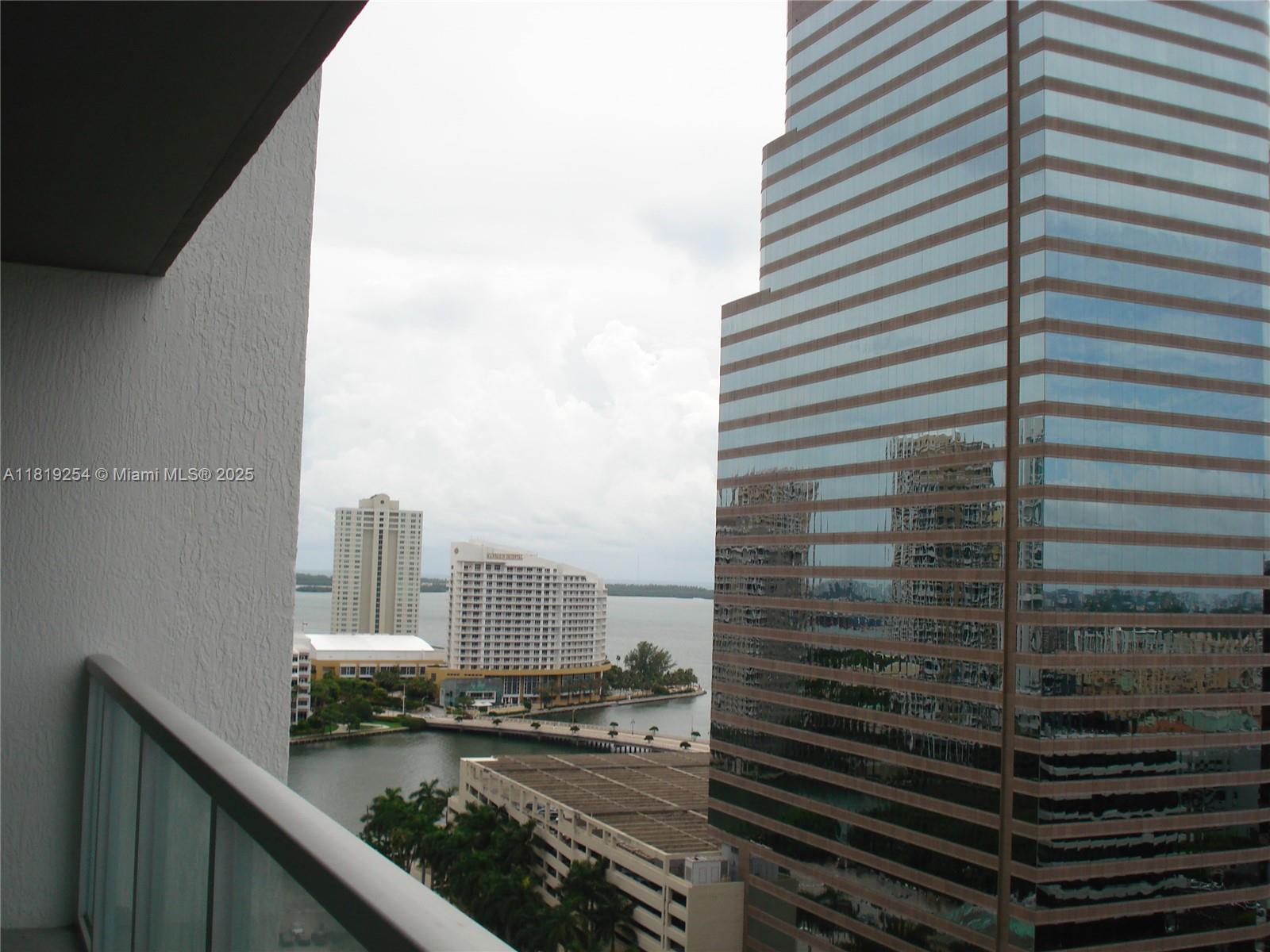 Rental Property at 500 Brickell Ave 2008, Miami, Broward County, Florida - Bedrooms: 1 
Bathrooms: 1  - $3,200 MO.