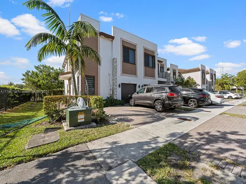 402 NE 211th Ter Unit 0, Miami, FL 33179 - MLS#: A11765728