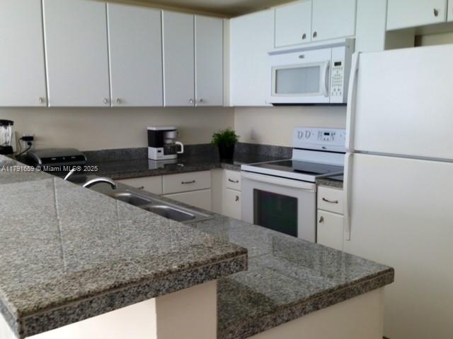 VILLAGGIO IN THE GROVE TO - Residential