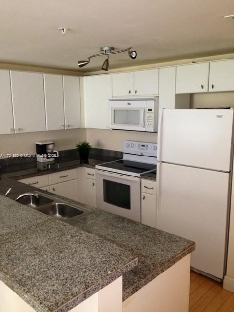 VILLAGGIO IN THE GROVE TO - Residential