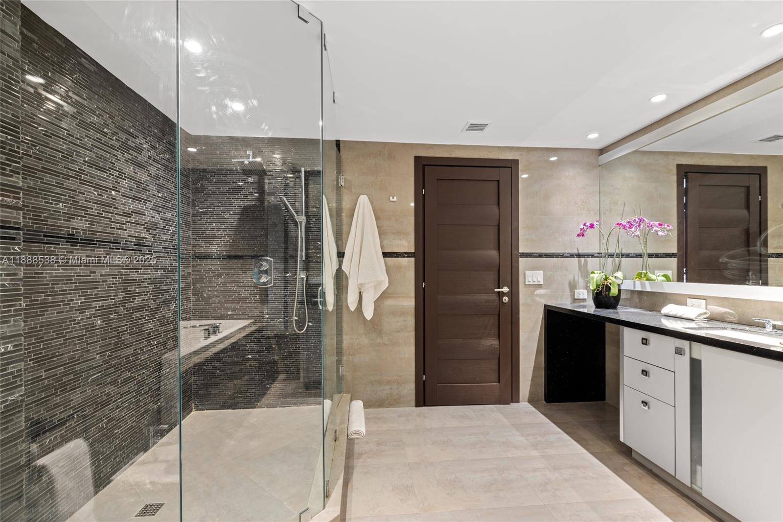 SEASIDE CONDO - Residential