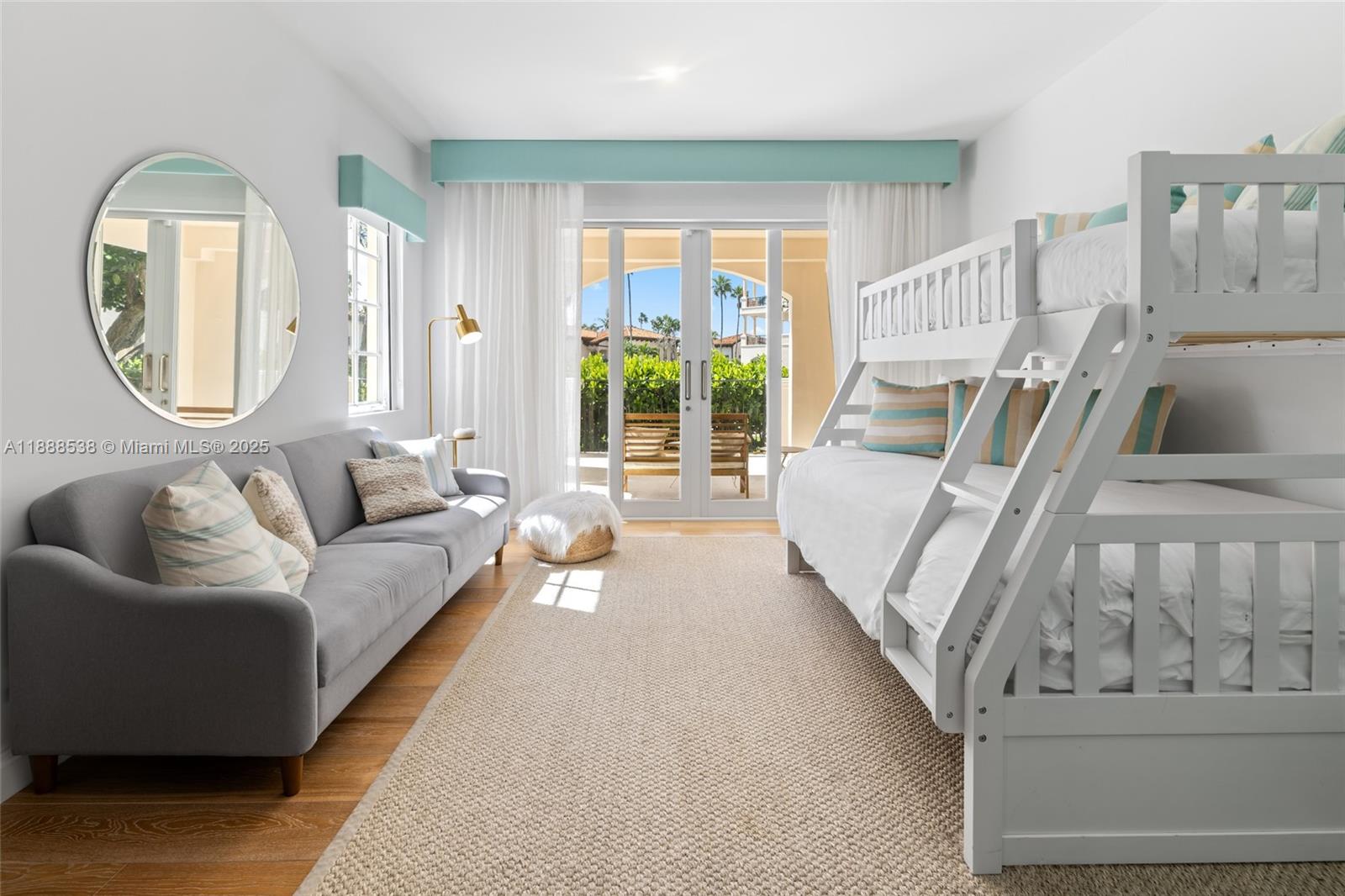 SEASIDE CONDO - Residential