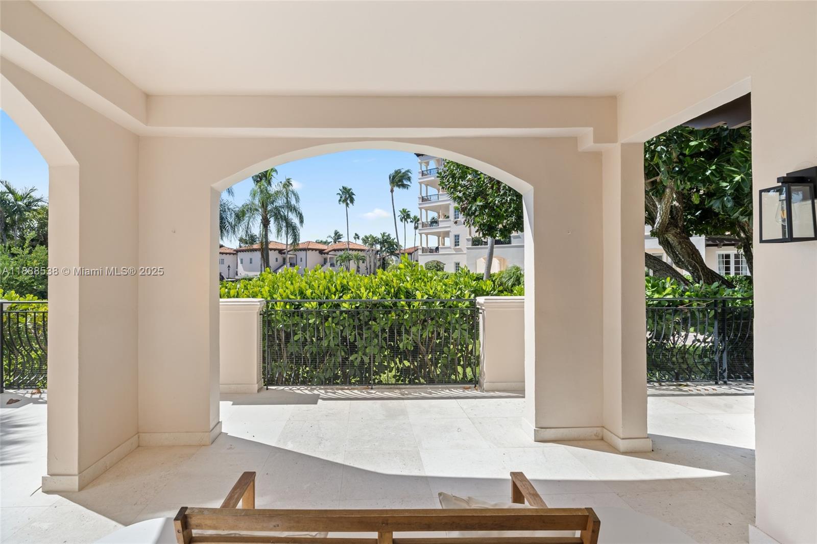 SEASIDE CONDO - Residential