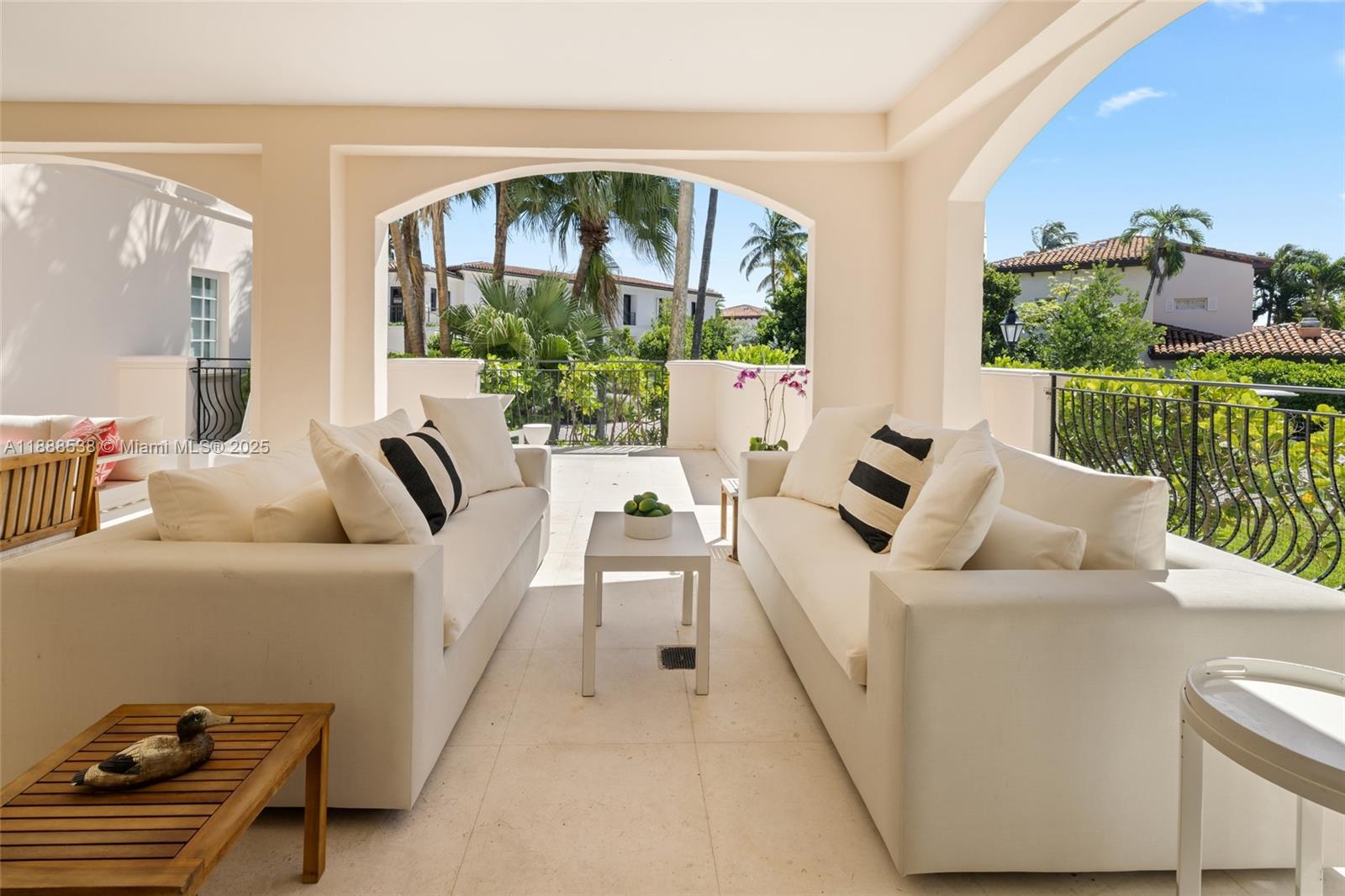 SEASIDE CONDO - Residential