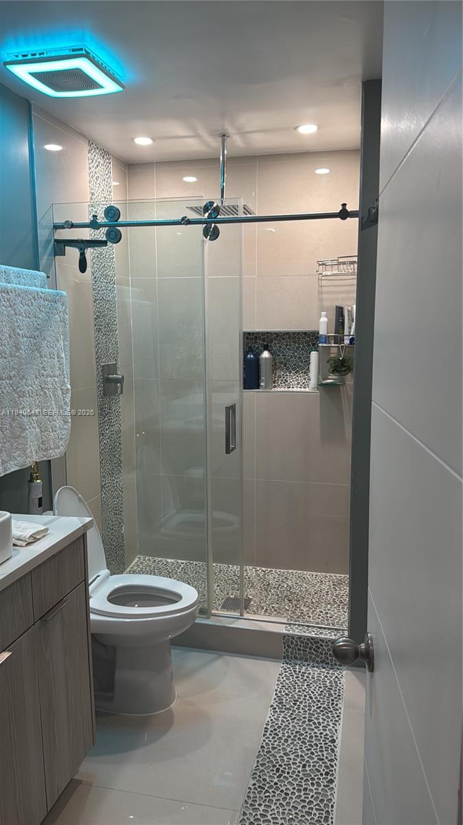 HOLLYWOOD HILLS - Residential