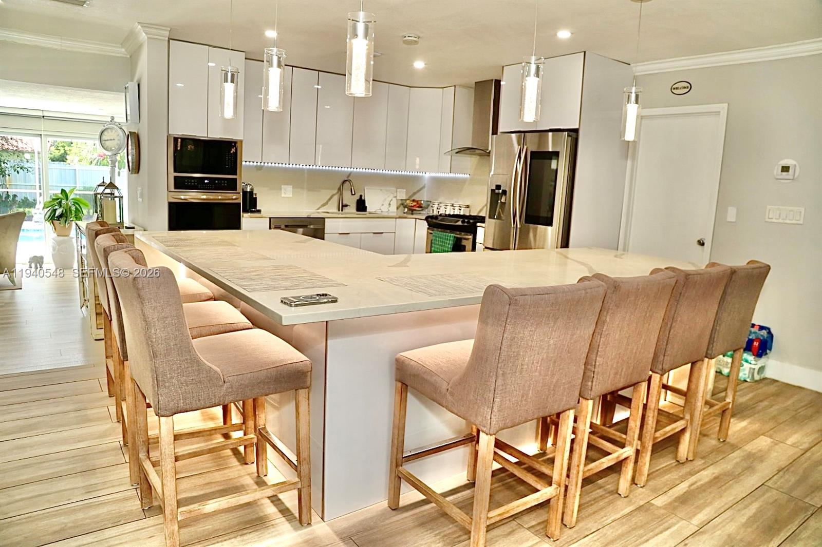 HOLLYWOOD HILLS - Residential
