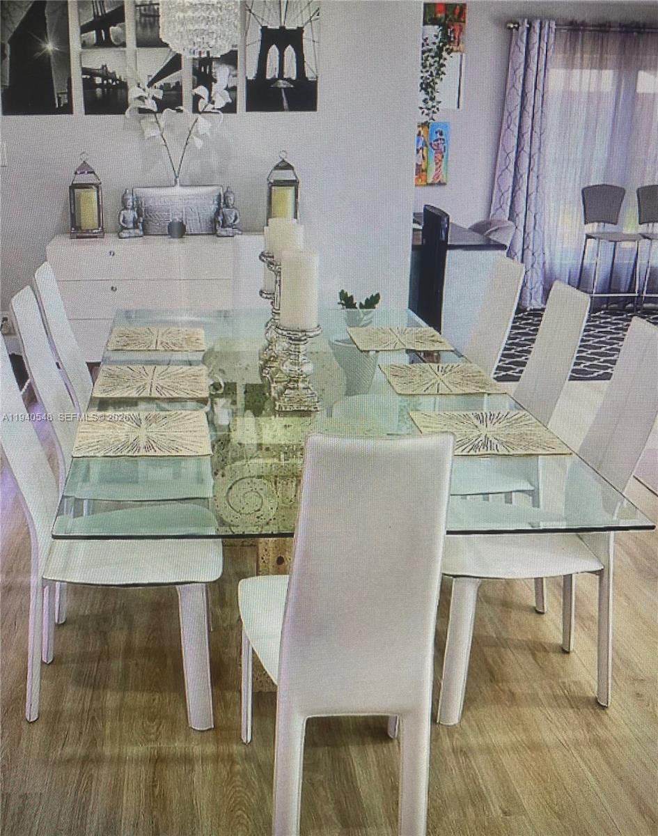 HOLLYWOOD HILLS - Residential