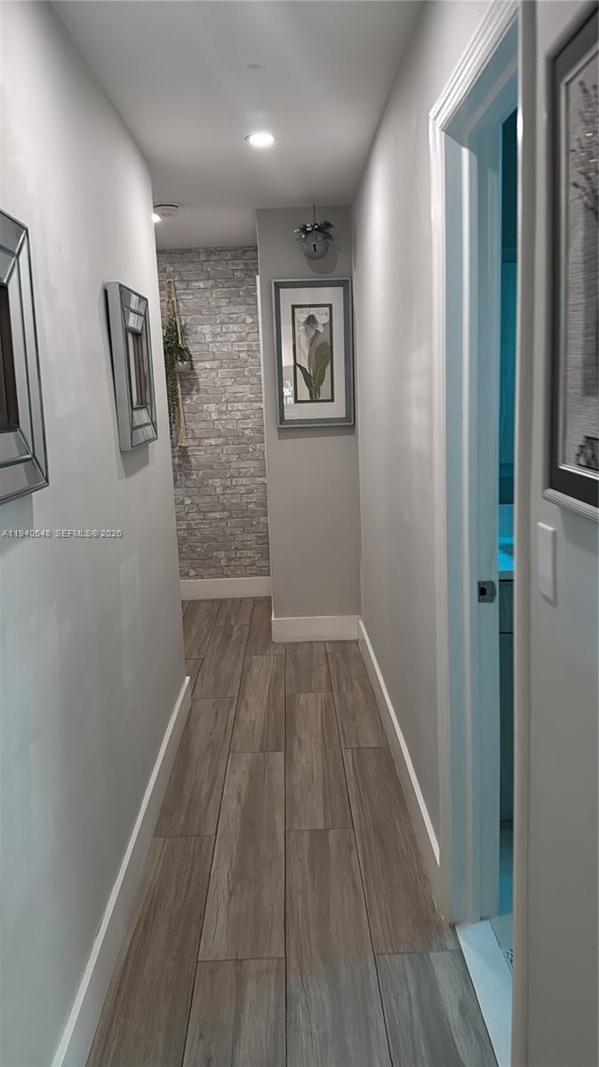 HOLLYWOOD HILLS - Residential