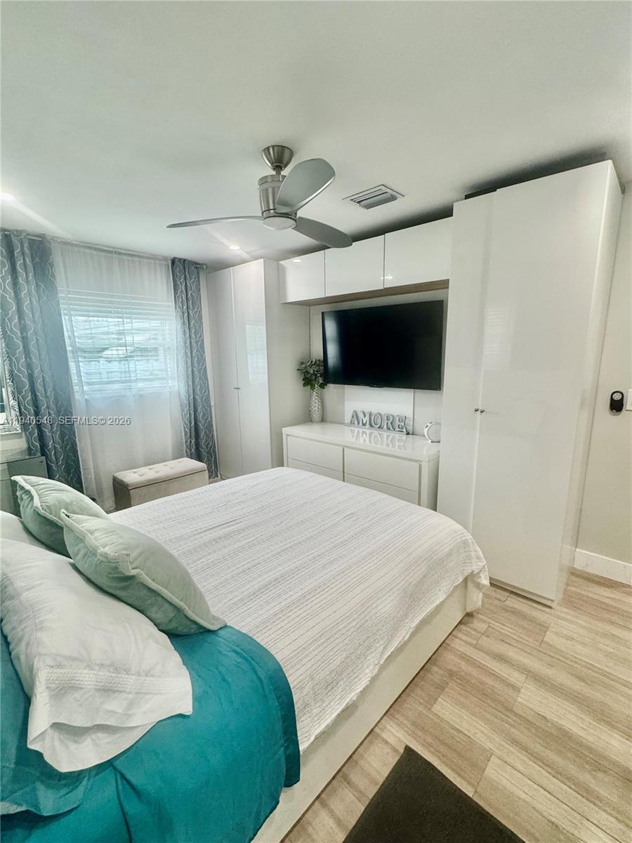 HOLLYWOOD HILLS - Residential