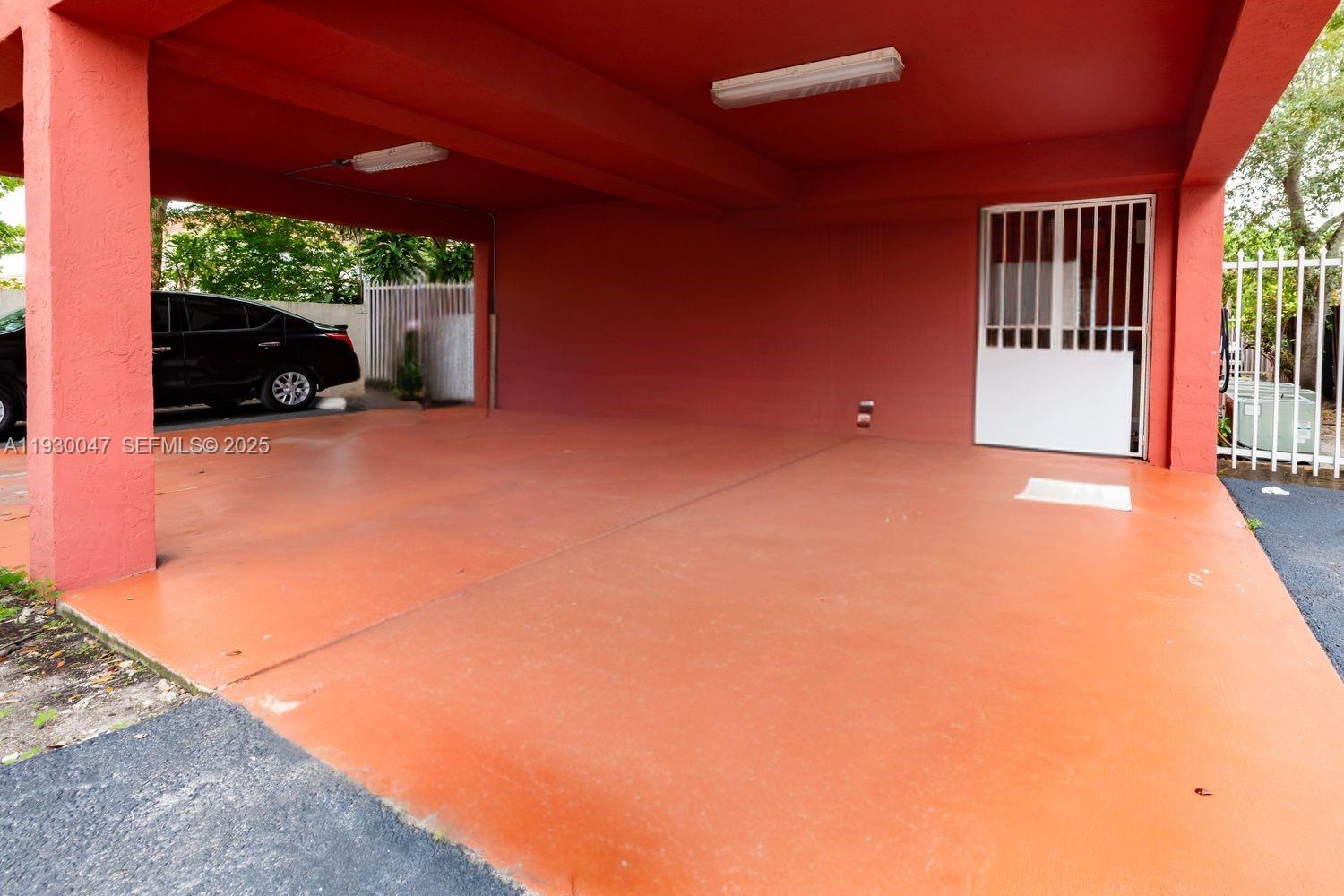 SEVENTEENTH PLACE CONDO - Residential