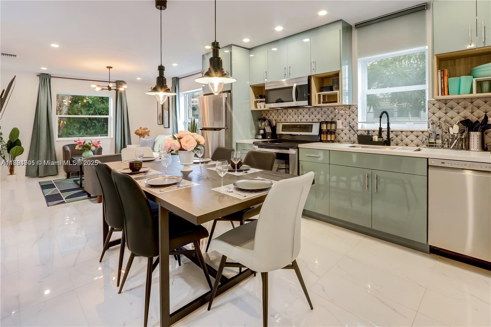 HOLLYWOOD LITTLE RANCHES - Residential Lease