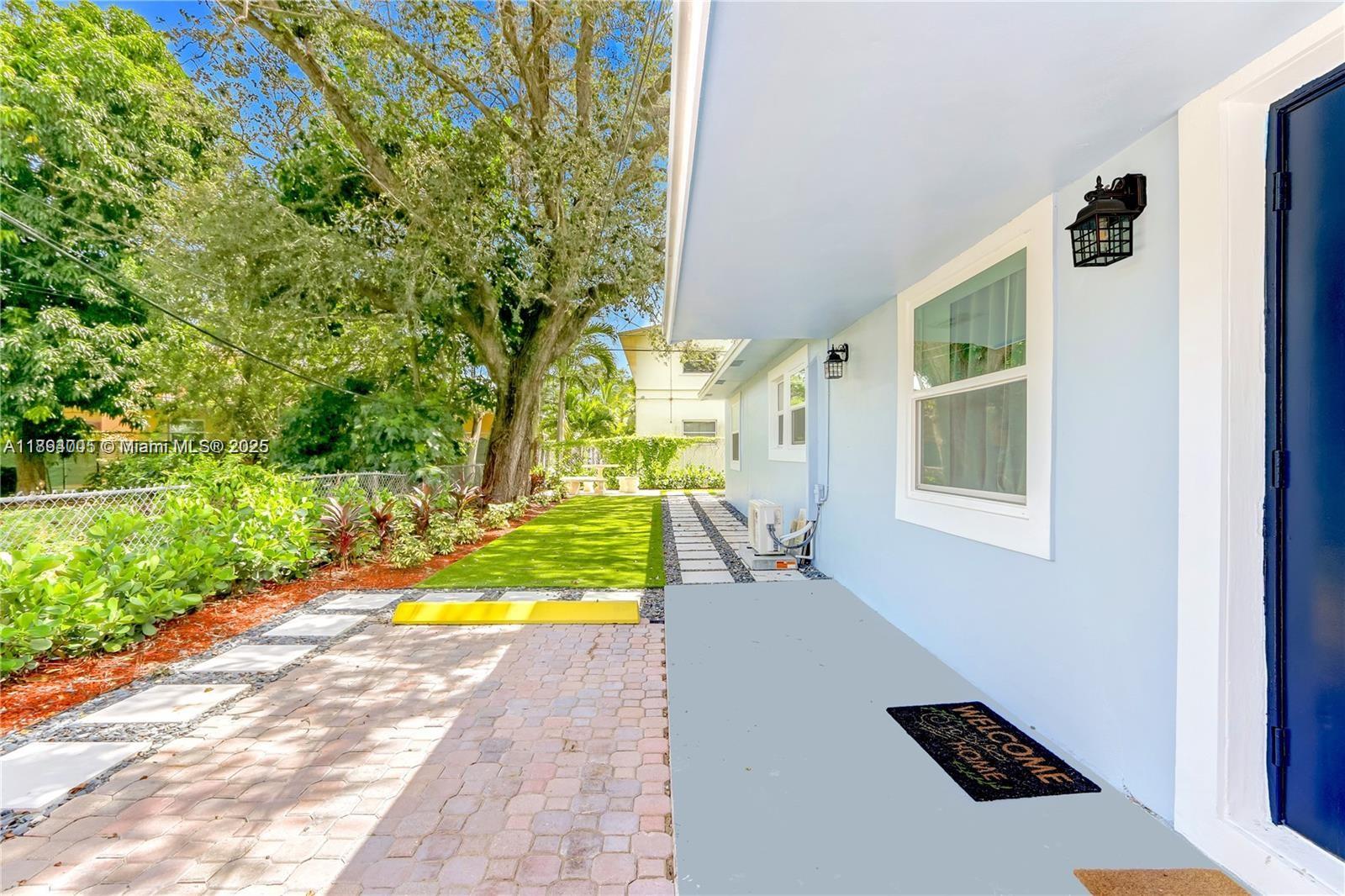 HOLLYWOOD LITTLE RANCHES - Residential Lease