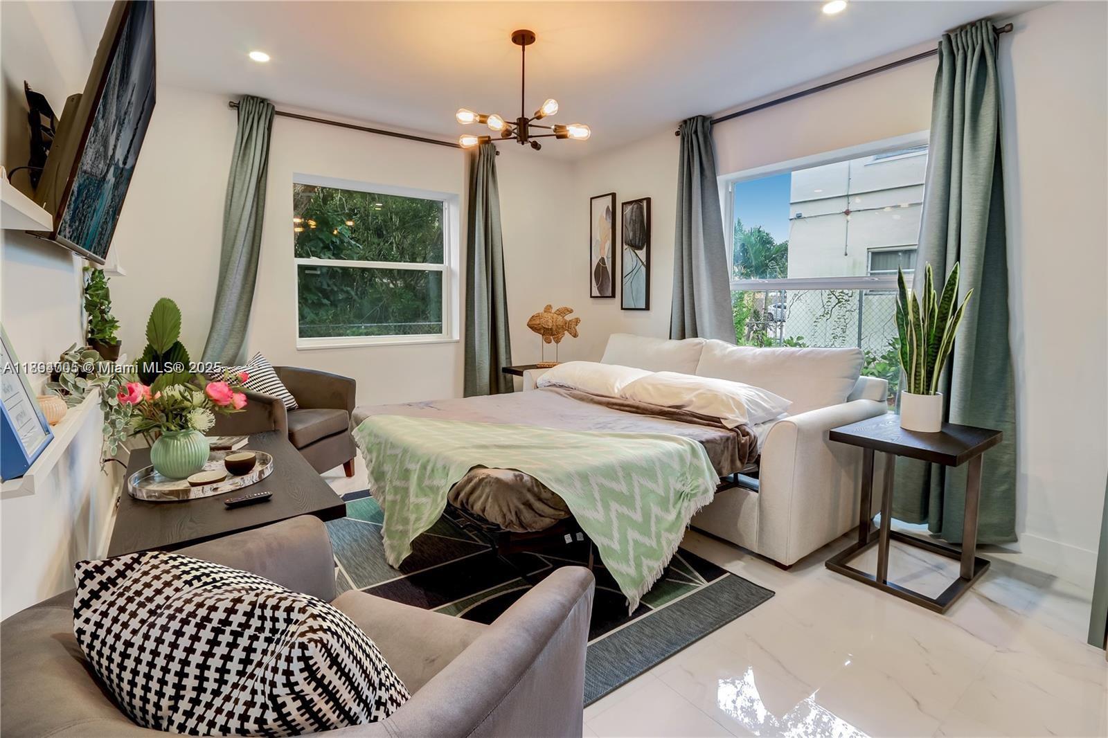 HOLLYWOOD LITTLE RANCHES - Residential Lease