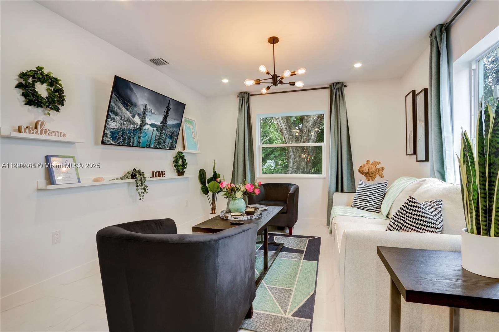 HOLLYWOOD LITTLE RANCHES - Residential Lease