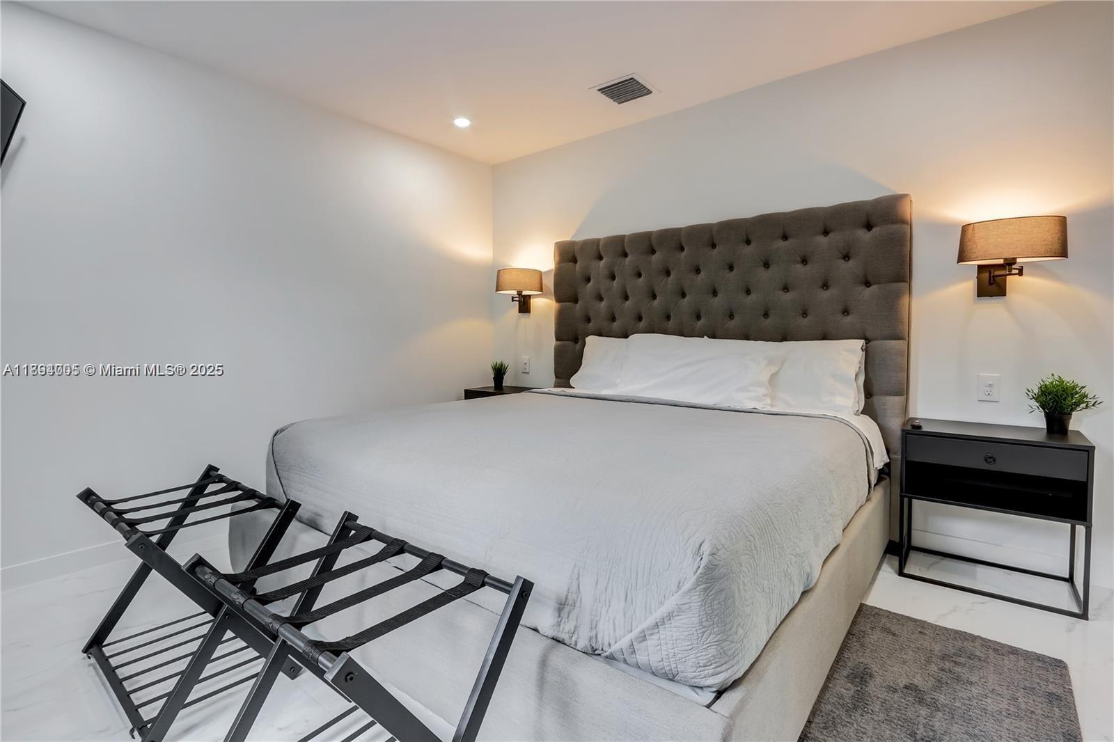 HOLLYWOOD LITTLE RANCHES - Residential Lease