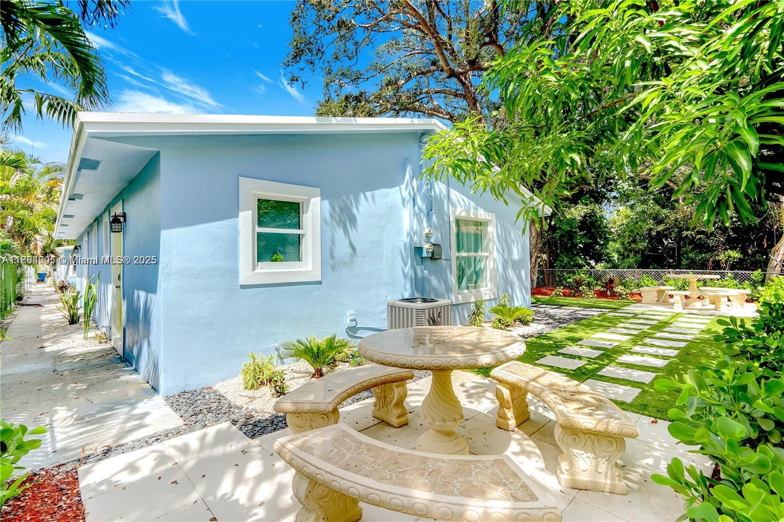 HOLLYWOOD LITTLE RANCHES - Residential Lease
