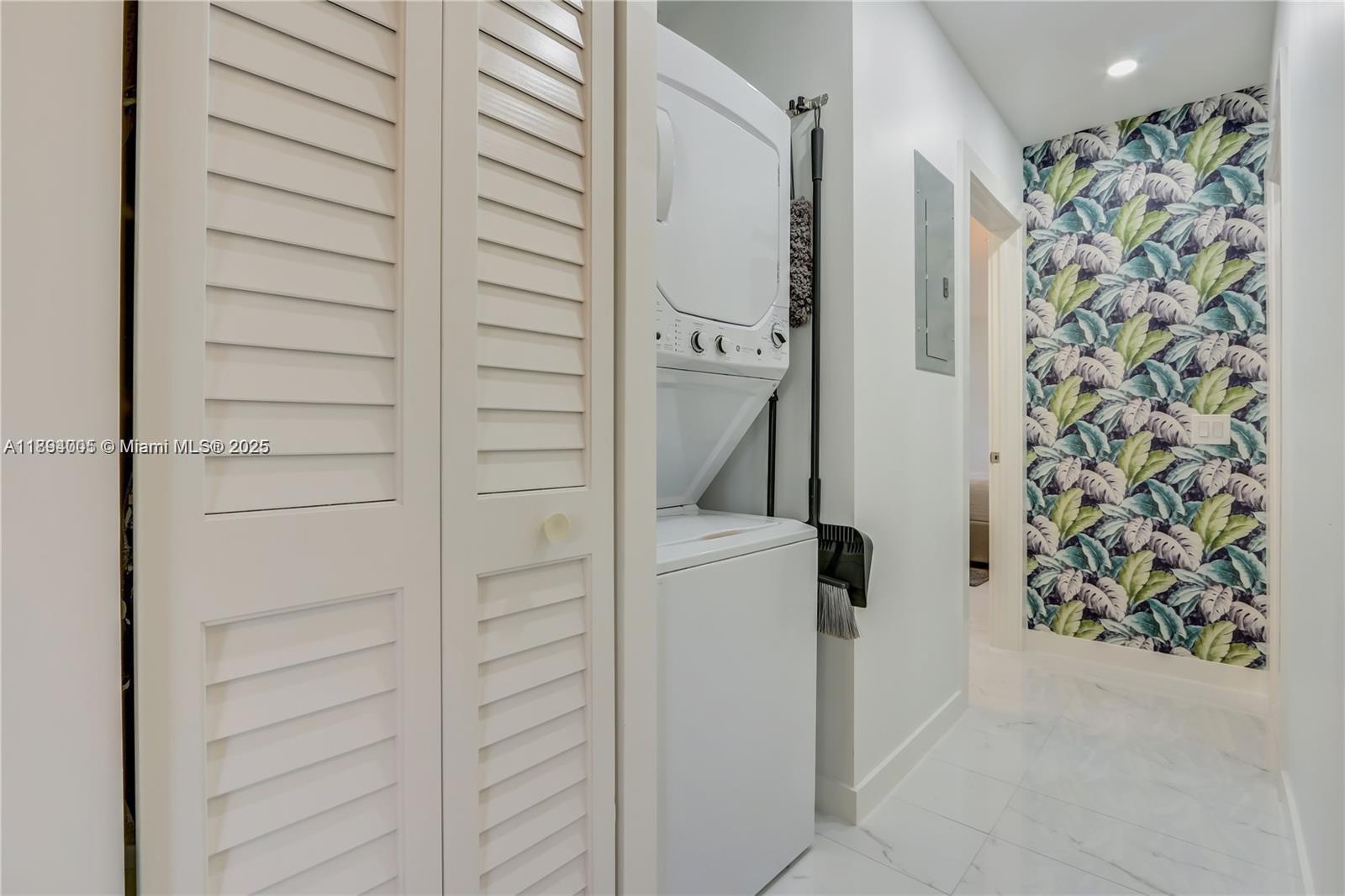 HOLLYWOOD LITTLE RANCHES - Residential Lease