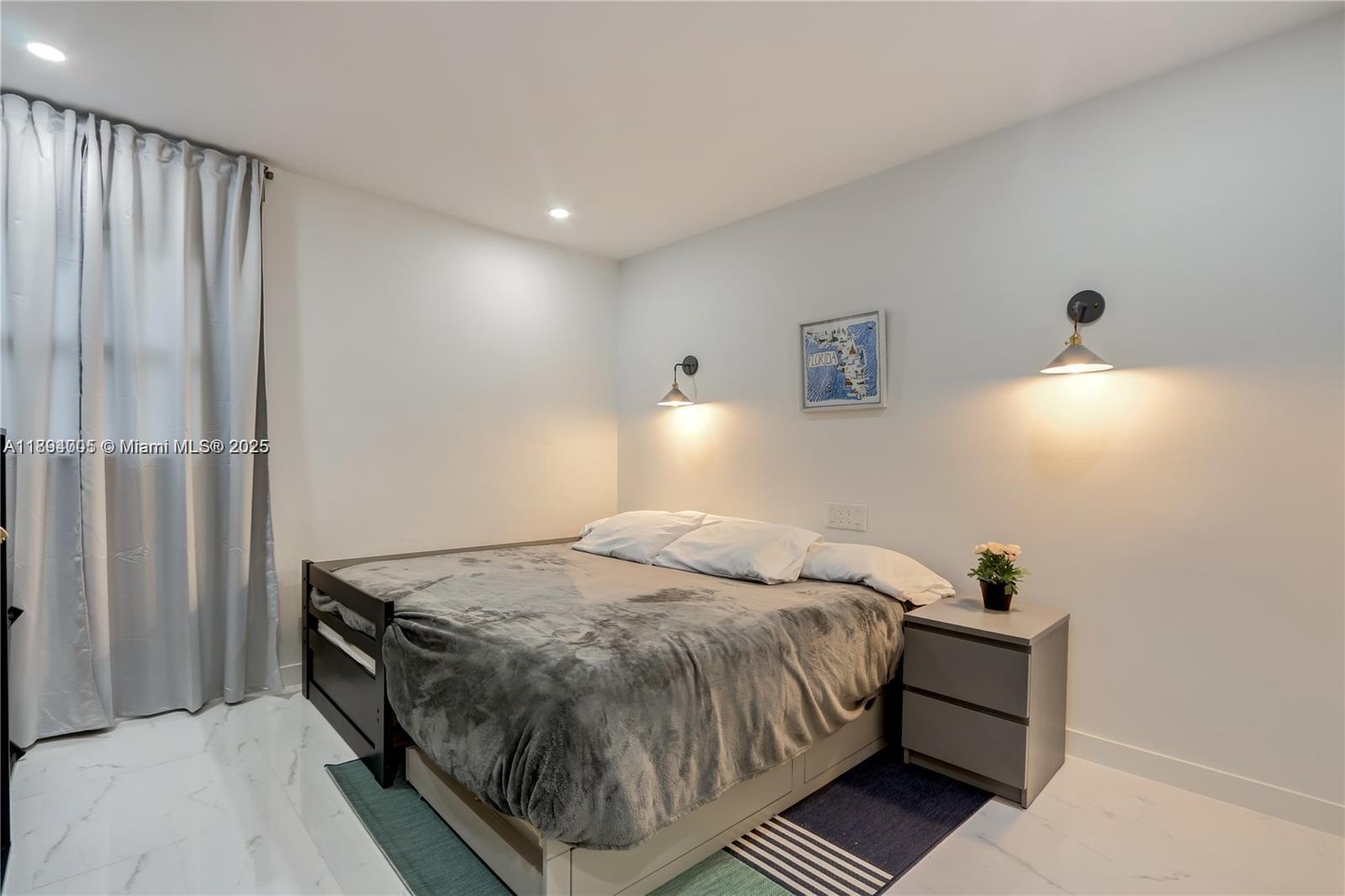 HOLLYWOOD LITTLE RANCHES - Residential Lease