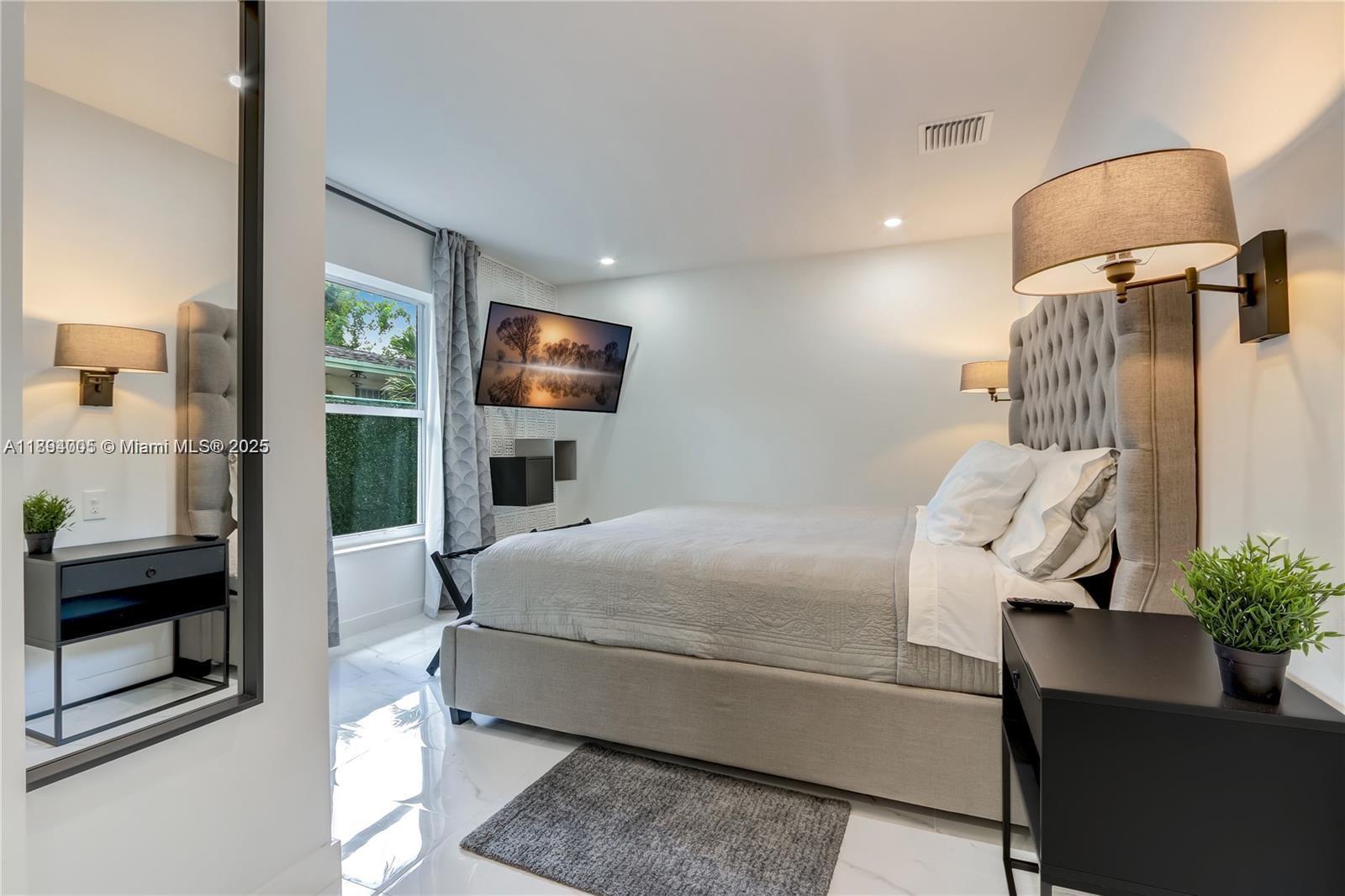 HOLLYWOOD LITTLE RANCHES - Residential Lease