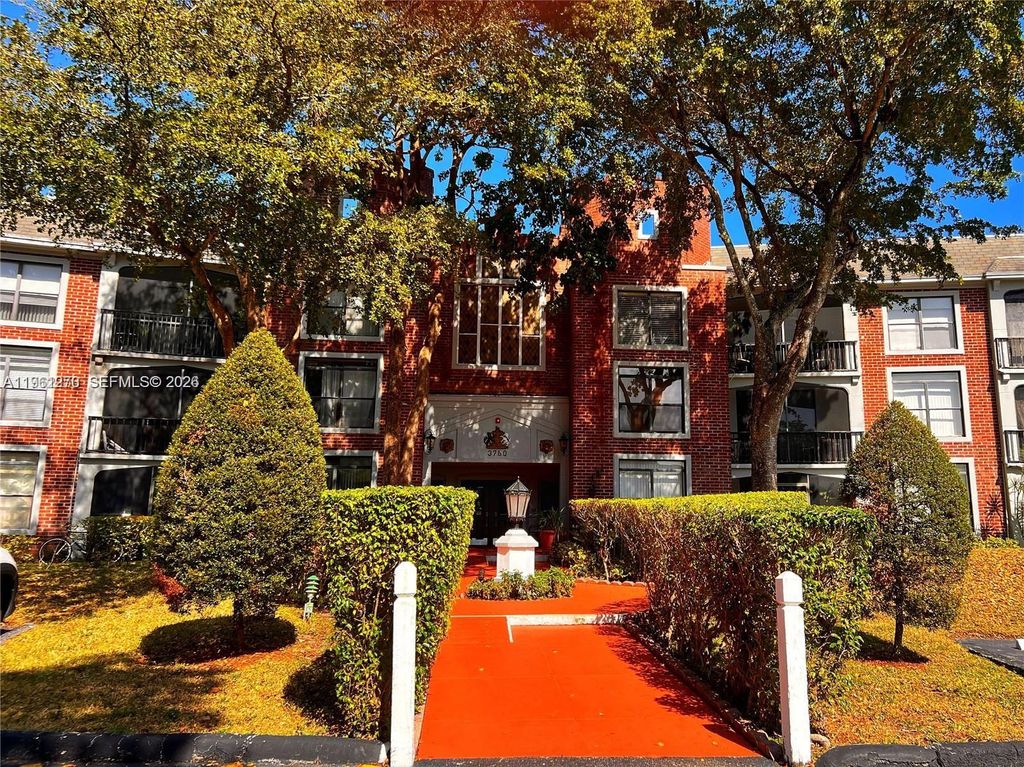 Photo of 3760 Inverrary Dr #2Z, Lauderhill, FL 33319 (MLS # A11961270)