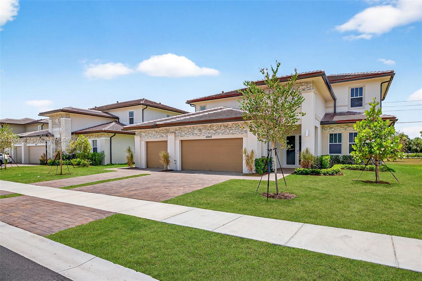 12240 SW 44th Ct