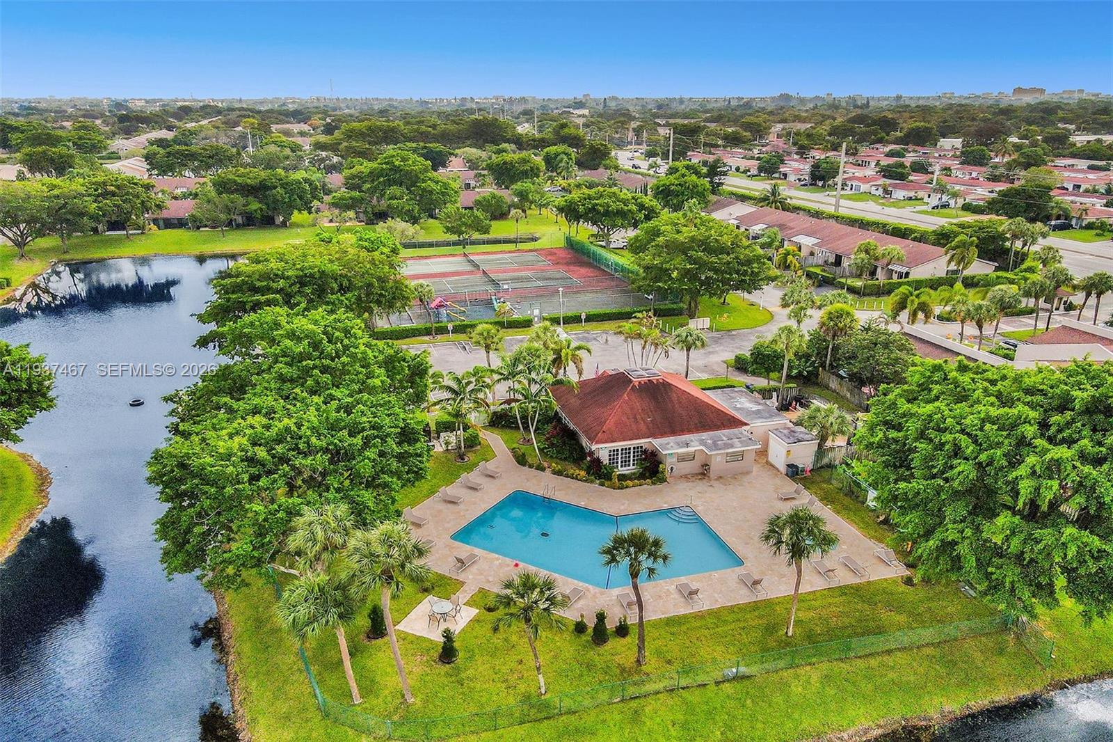 THE LAKES - Residential