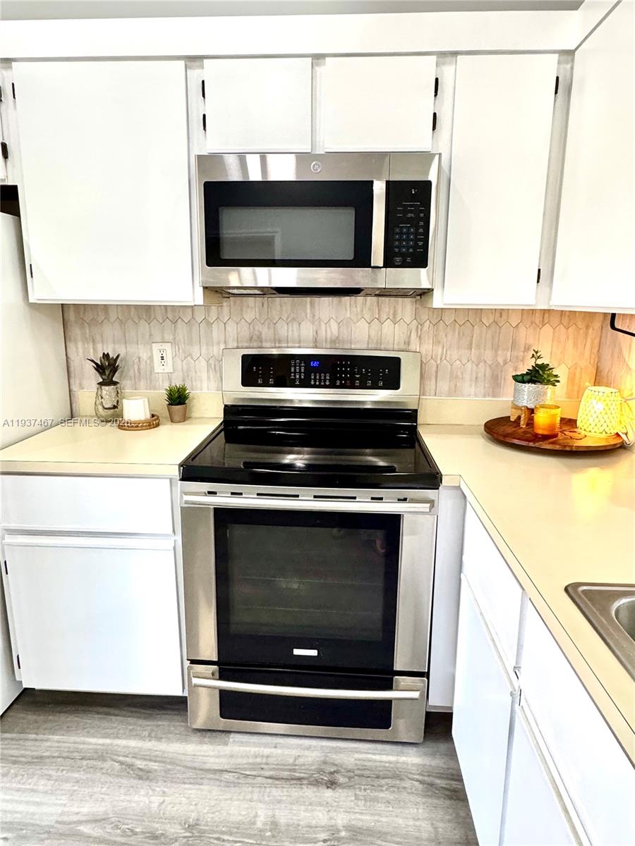 THE LAKES - Residential