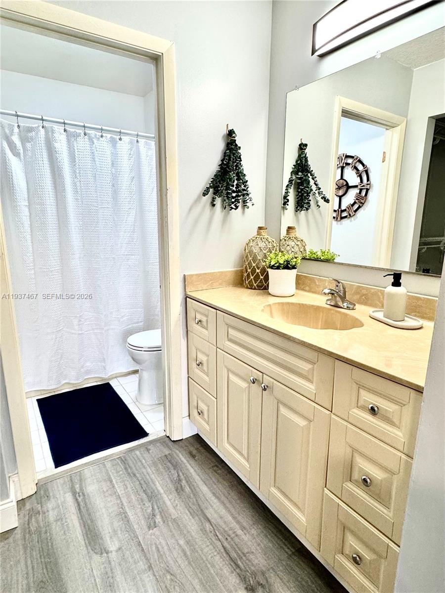 THE LAKES - Residential