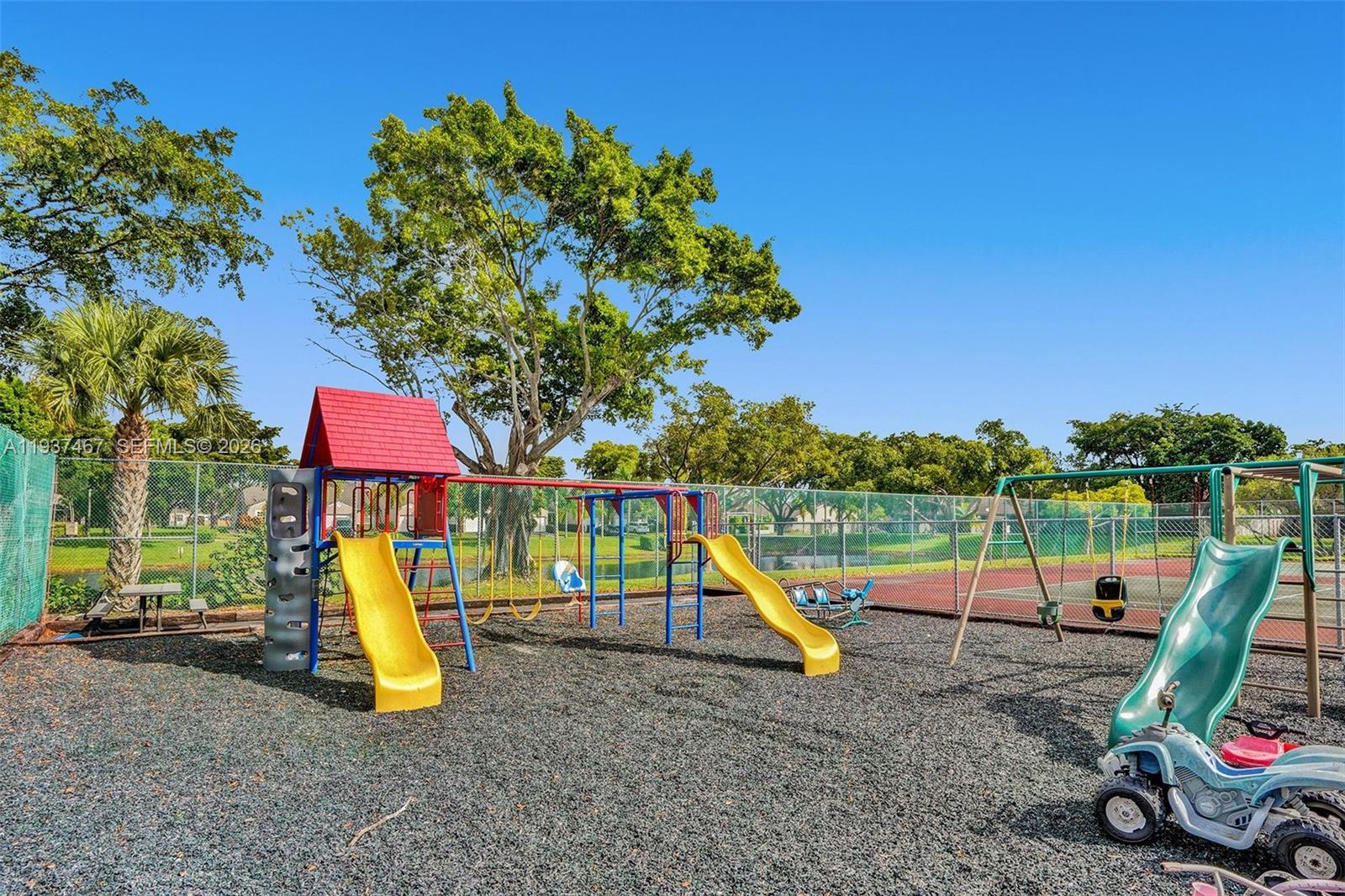 THE LAKES - Residential