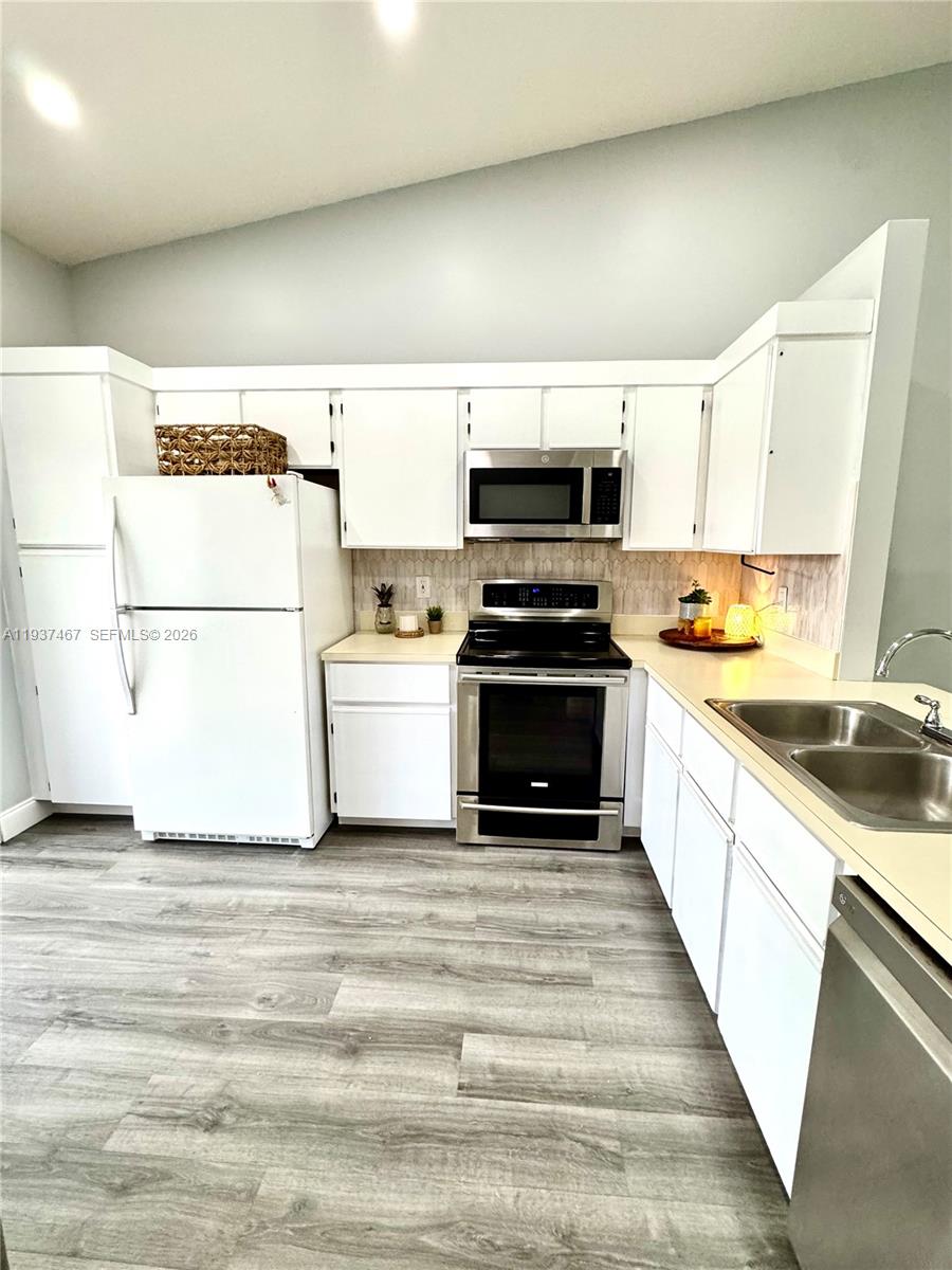 THE LAKES - Residential