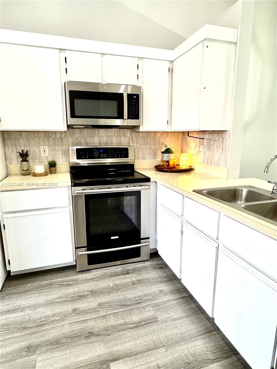 THE LAKES - Residential