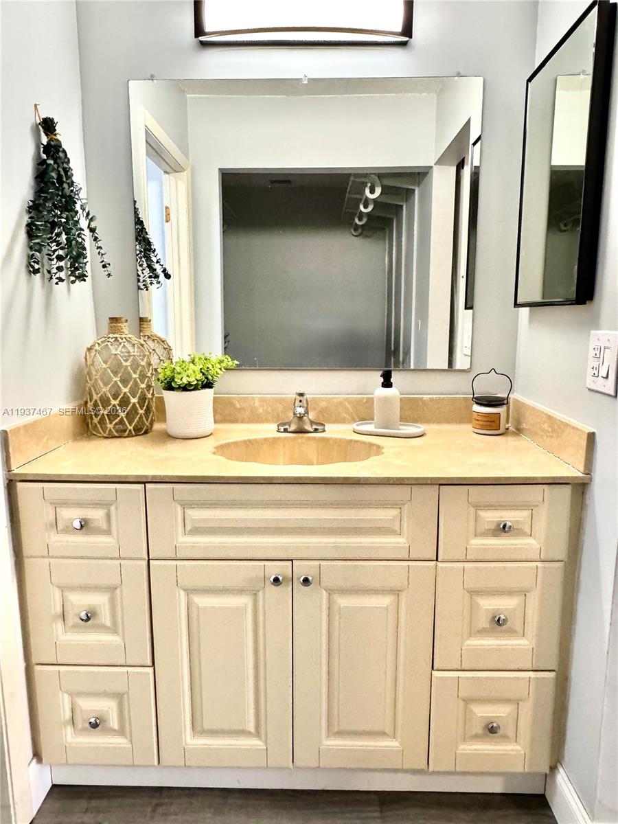 THE LAKES - Residential