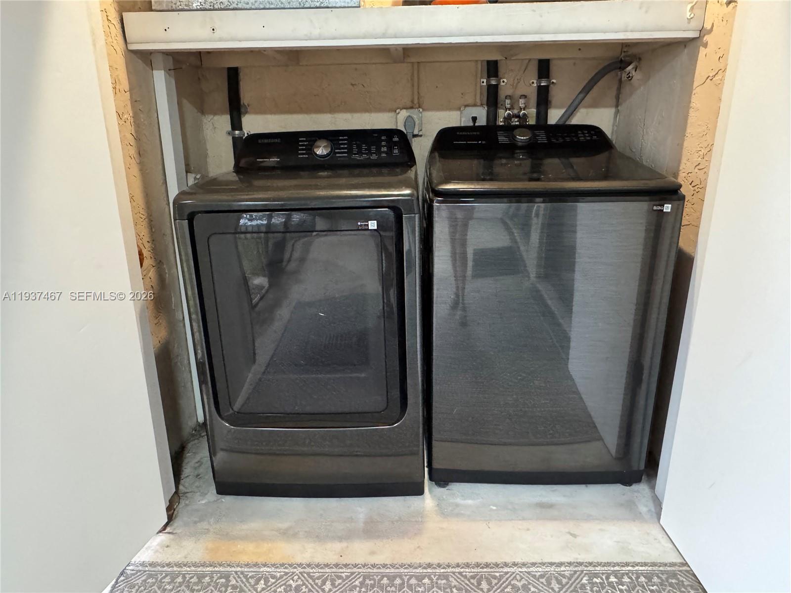 THE LAKES - Residential