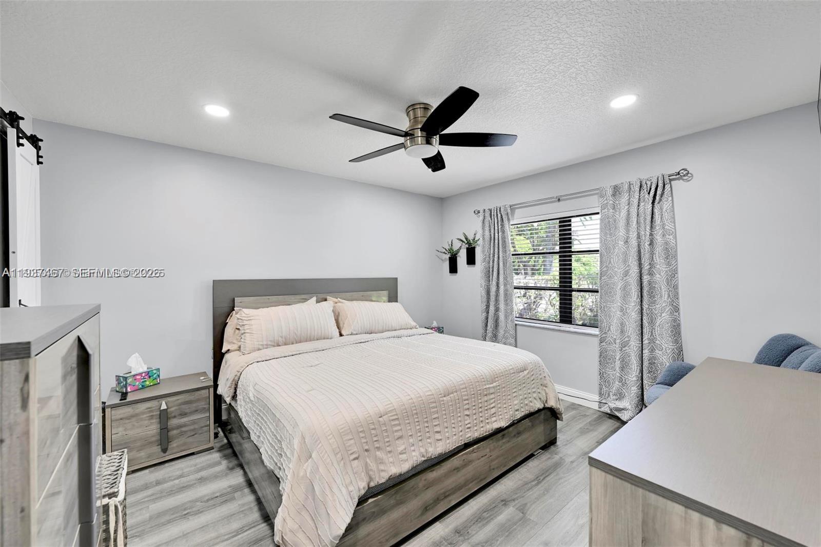 THE LAKES - Residential