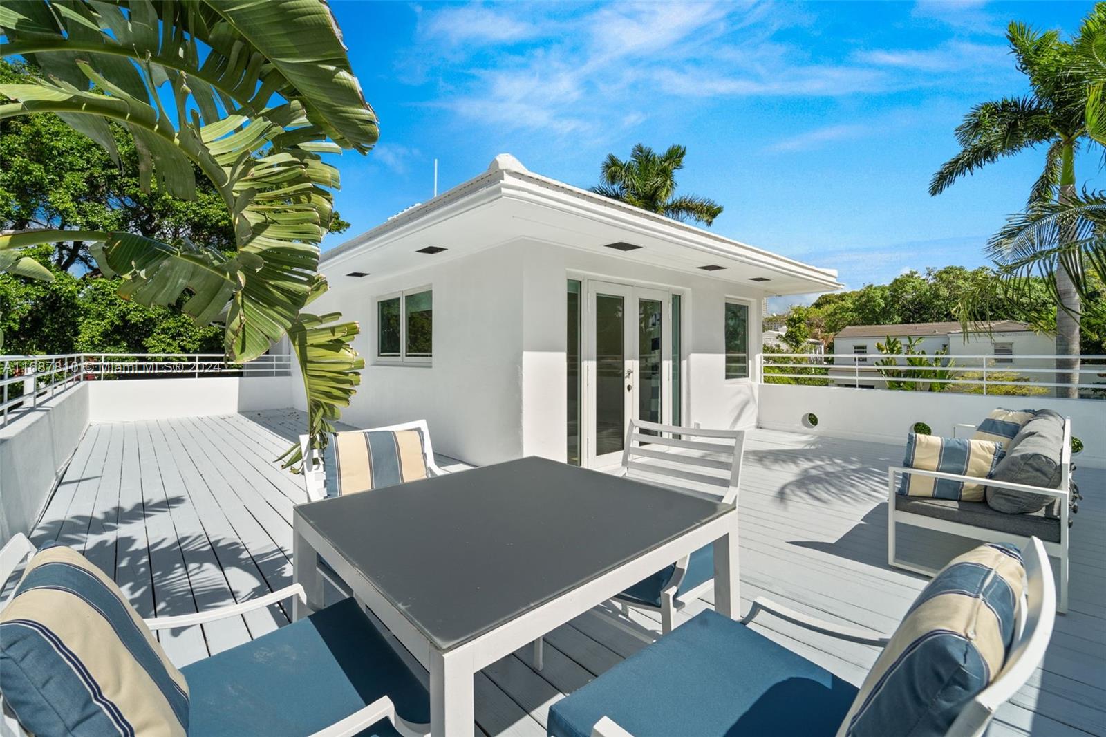 SURPRISE LAKE - Residential