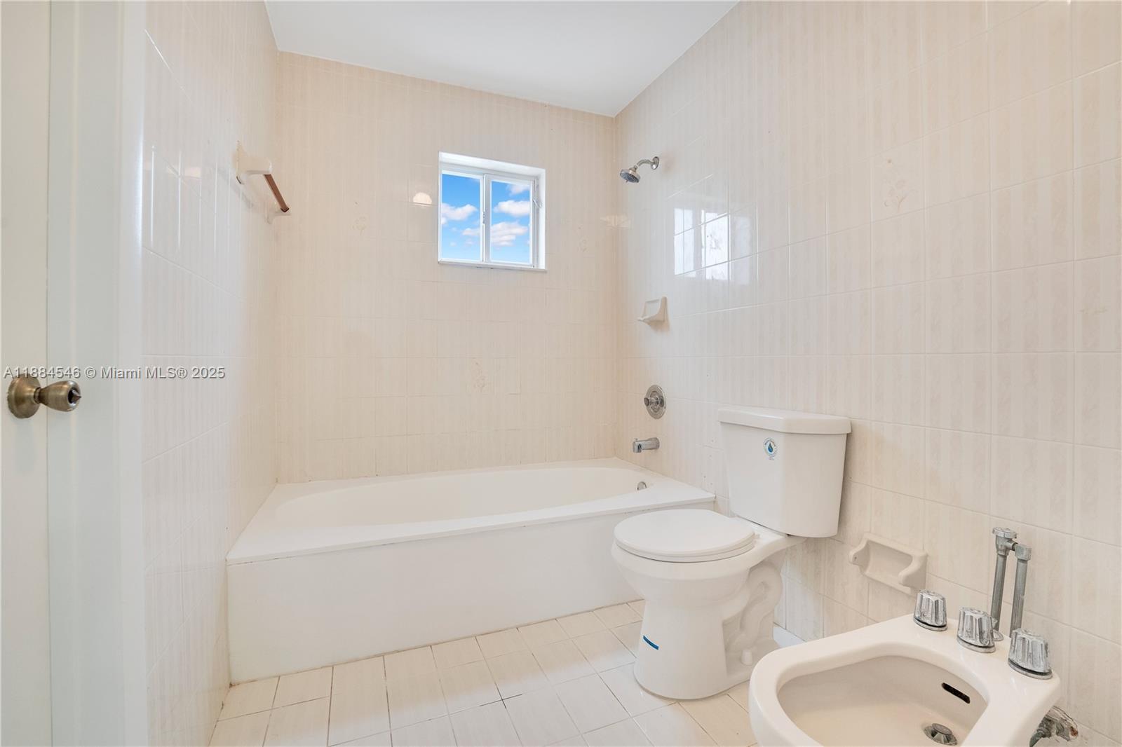 LAS MANSIONES AT BEL AIR - Residential