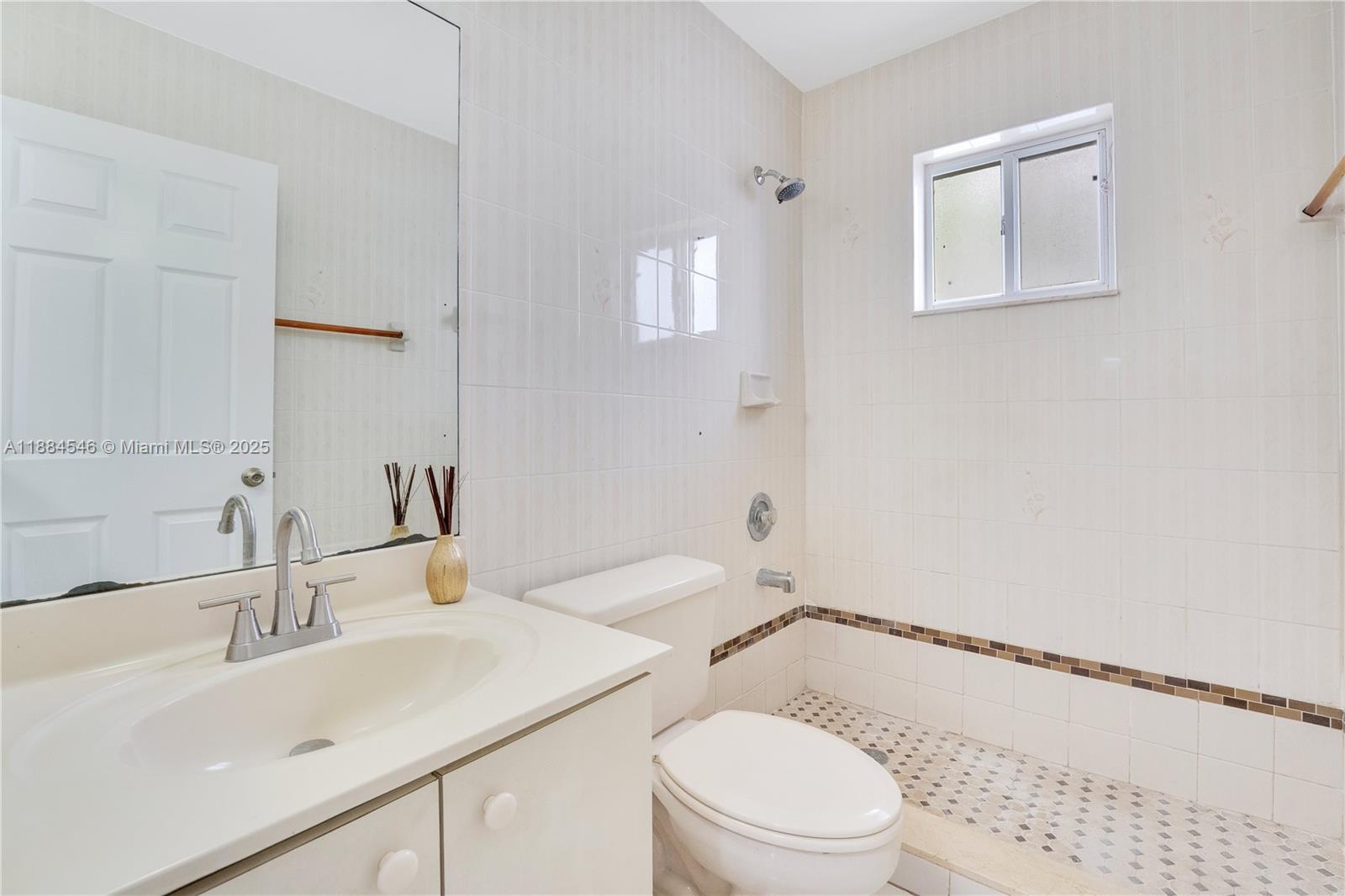 LAS MANSIONES AT BEL AIR - Residential