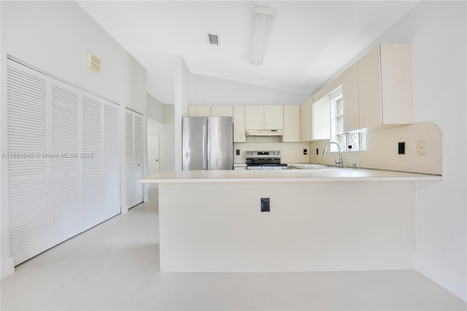LAS MANSIONES AT BEL AIR - Residential