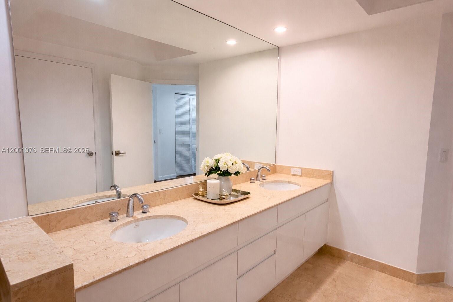 THREE TEQUESTA POINT COND - Residential