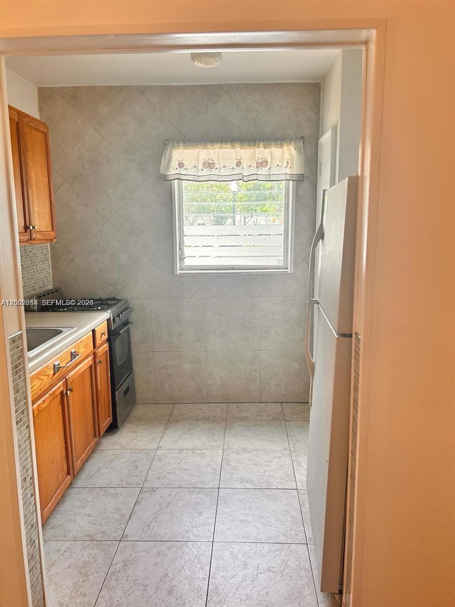 ALTOS DEL MAR NO 3 - Residential Lease