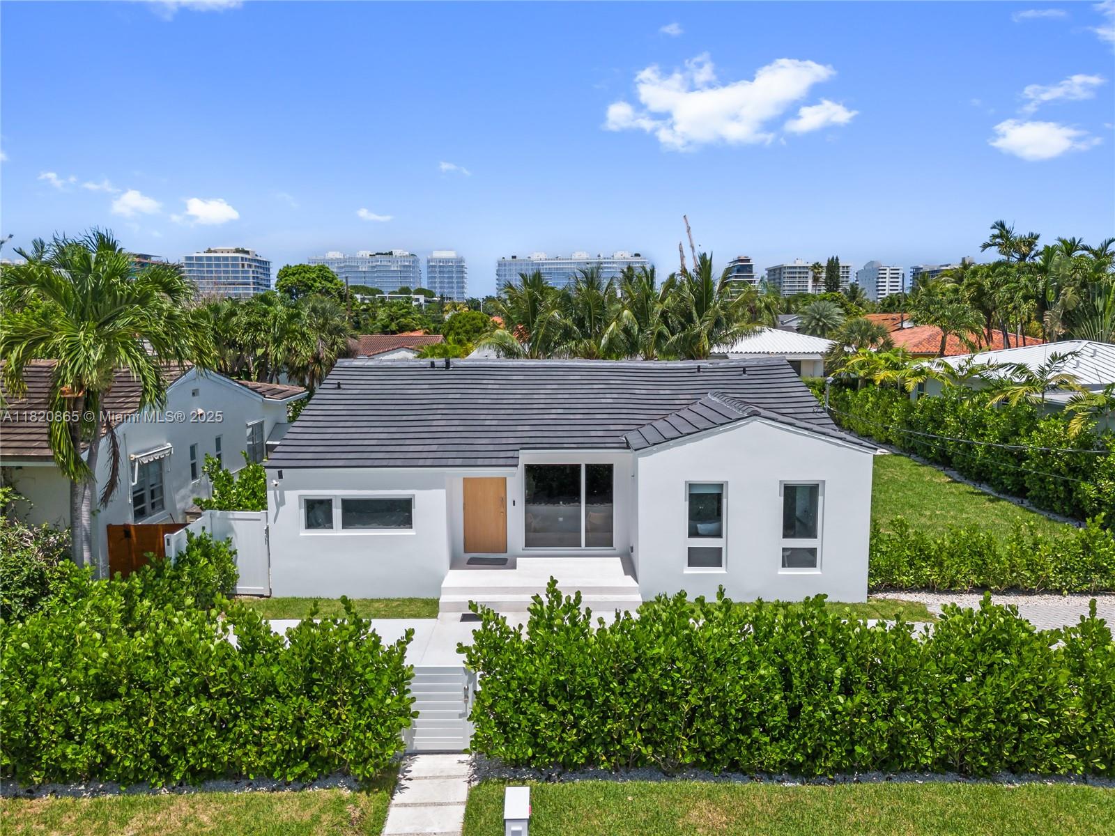 ALTOS DEL MAR NO 4 - Residential