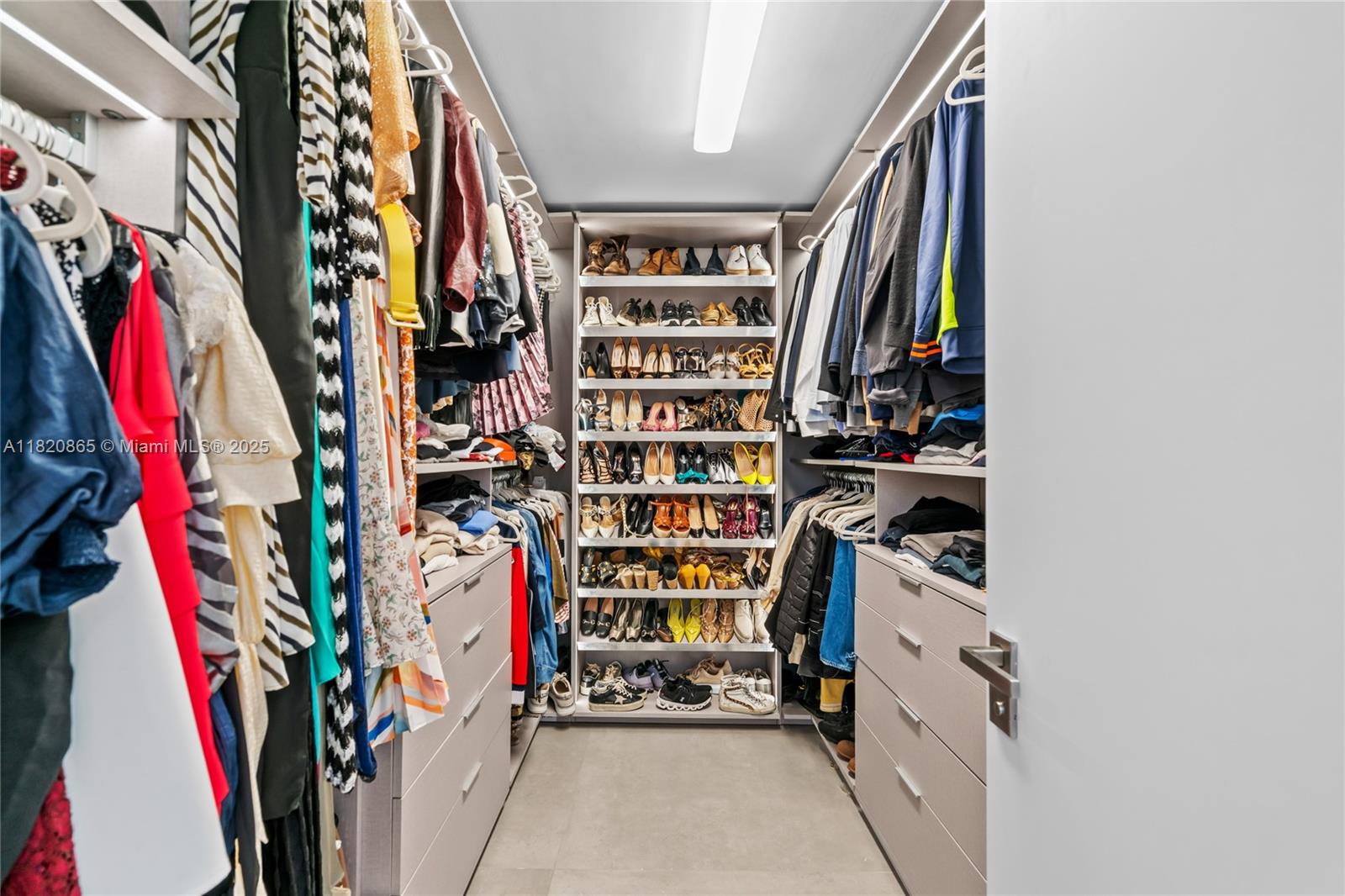 ALTOS DEL MAR NO 4 - Residential