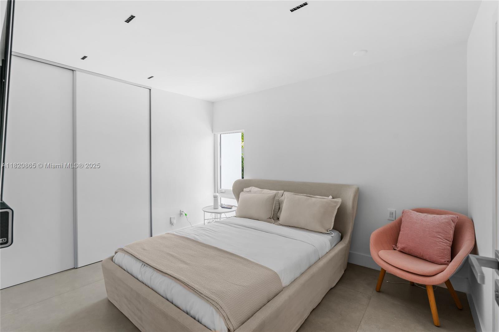 ALTOS DEL MAR NO 4 - Residential