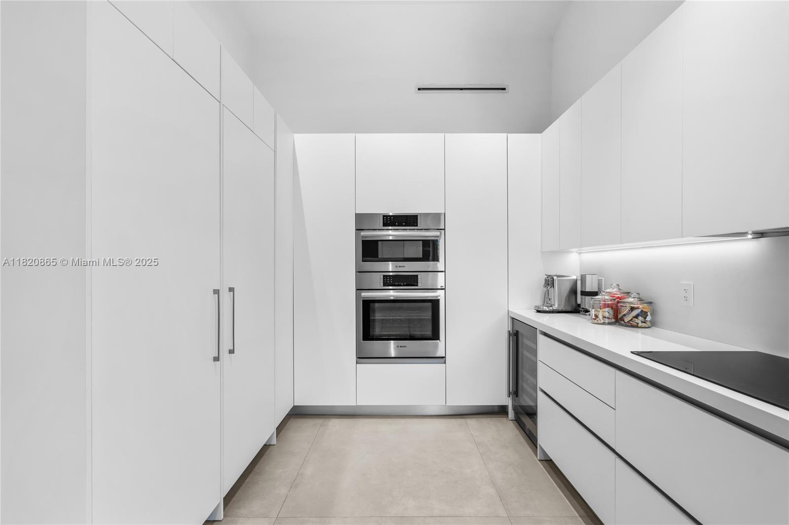 ALTOS DEL MAR NO 4 - Residential