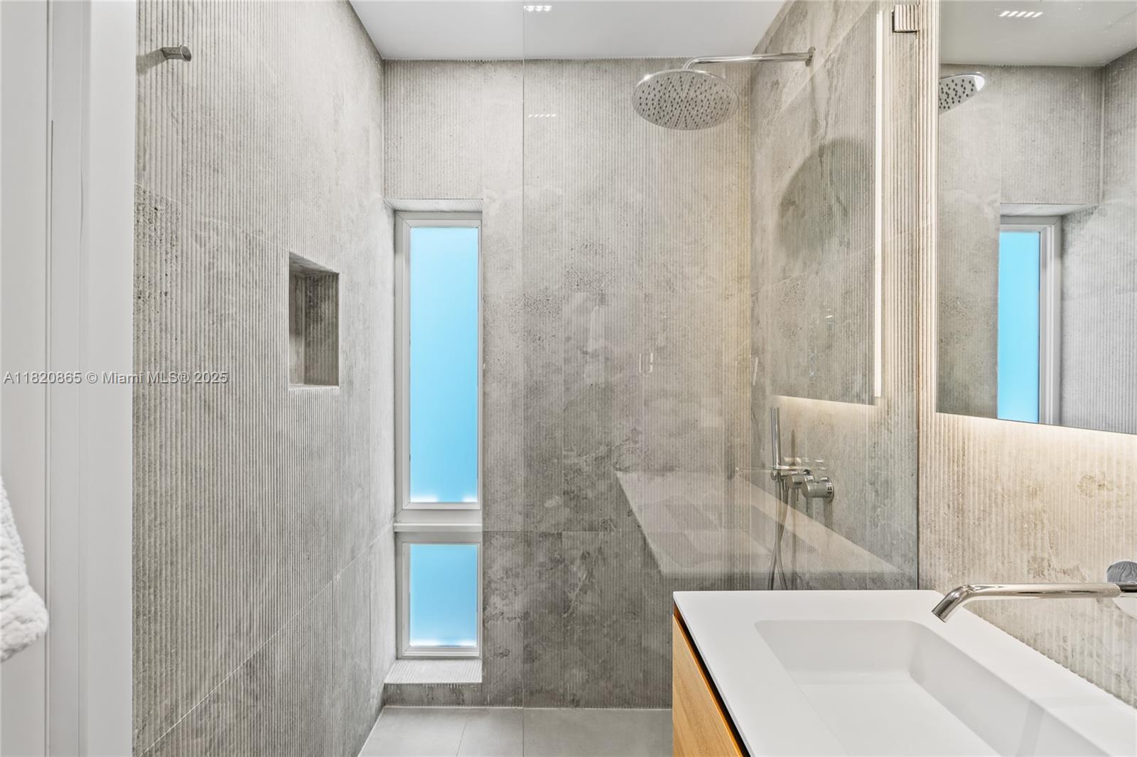 ALTOS DEL MAR NO 4 - Residential