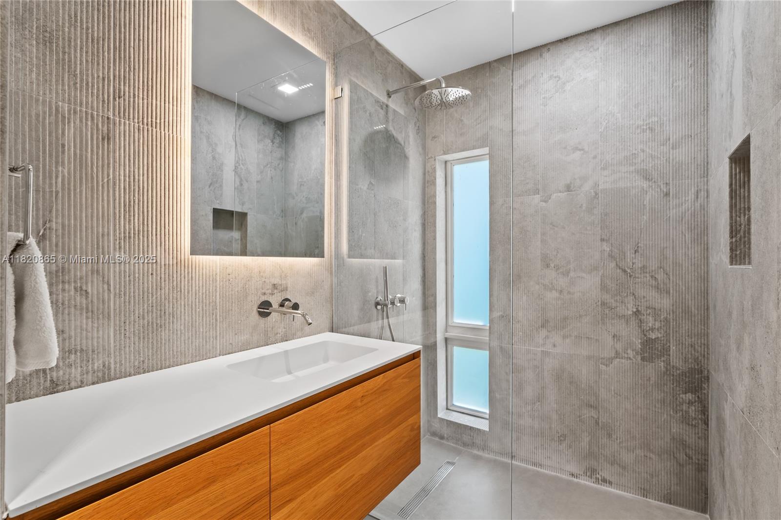 ALTOS DEL MAR NO 4 - Residential