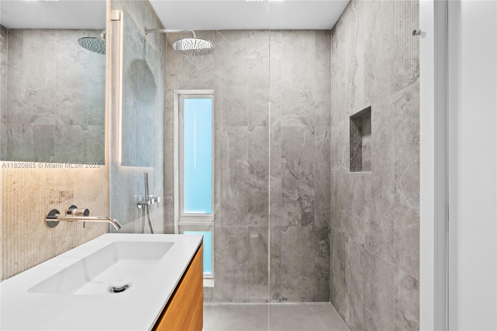 ALTOS DEL MAR NO 4 - Residential